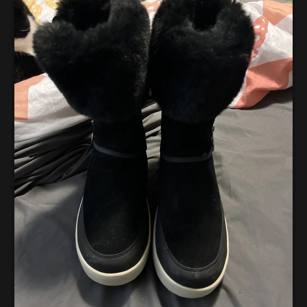 Koolabura by UGG size 7 boot